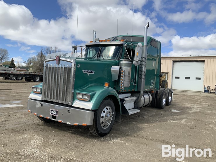 2005-kenworth-w900l-image-1