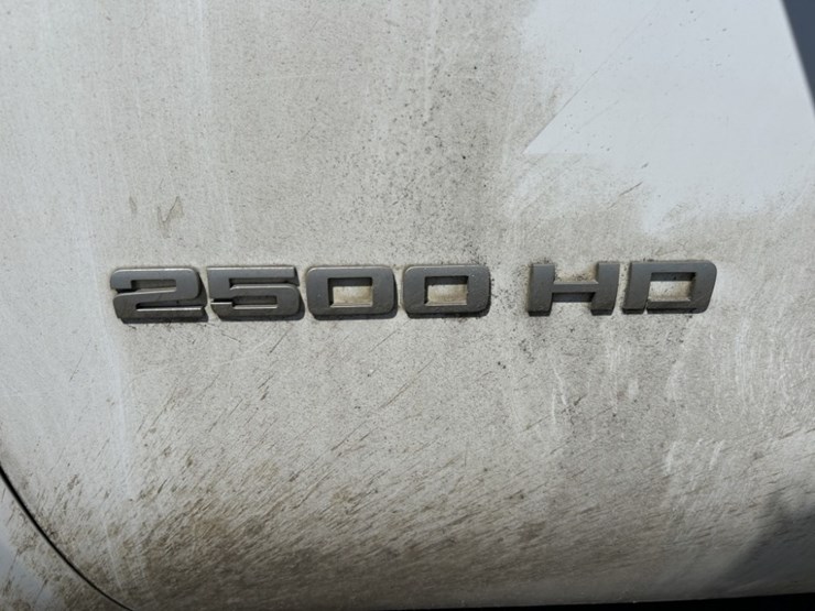 2012-chevrolet-silverado-2500-image-10