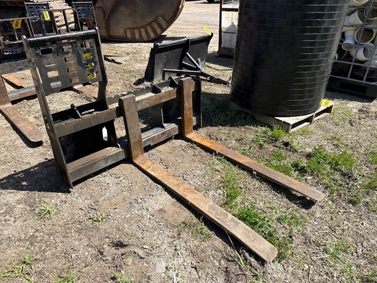 #3899-•-approx-48"-skid-steer-forks-image-1