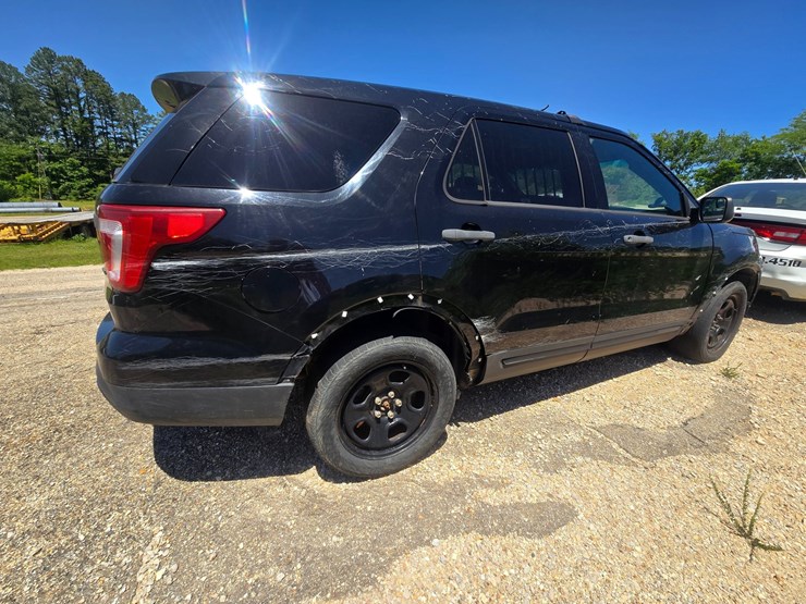 2016-ford-explorer-image-6