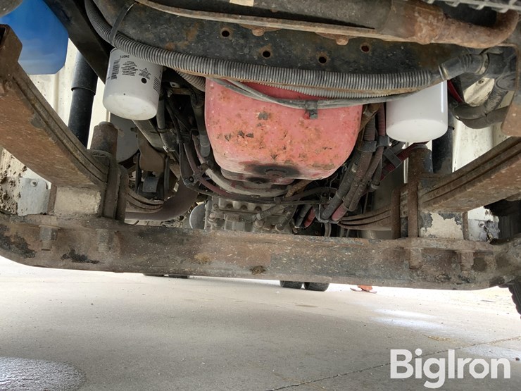 2012-freightliner-m2-106-image-18