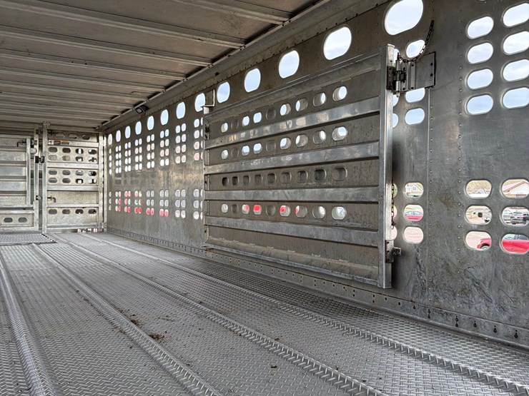 2008-wilson-livestock-trailer-image-51
