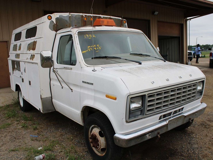1982-ford-ecoline-work-truck-e-350-1fdje37g6cha21219-mileage:-39415-image-3