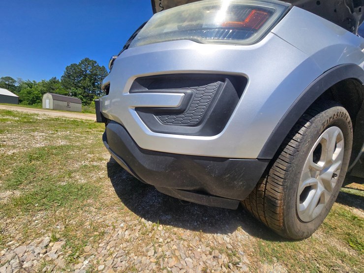 2016-ford-explorer-image-70