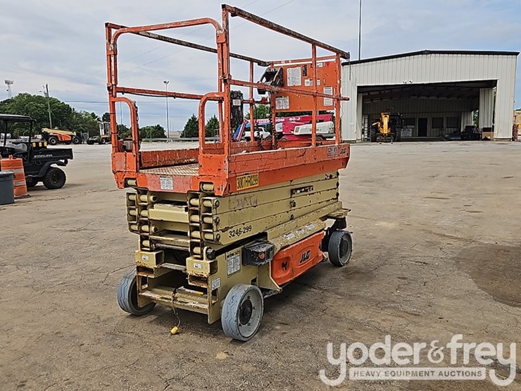 2016-jlg-3246es-image-4