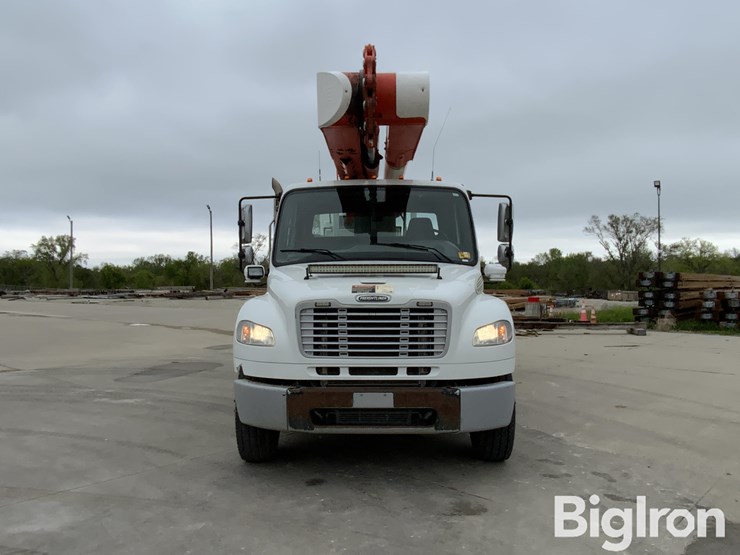 2013-freightliner-m2-106-image-2