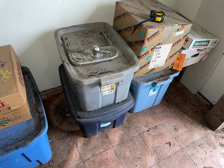 #7057-•-corner-contents-image-3