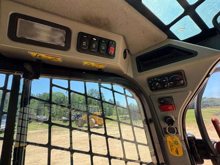 2021-caterpillar-279d3-image-13