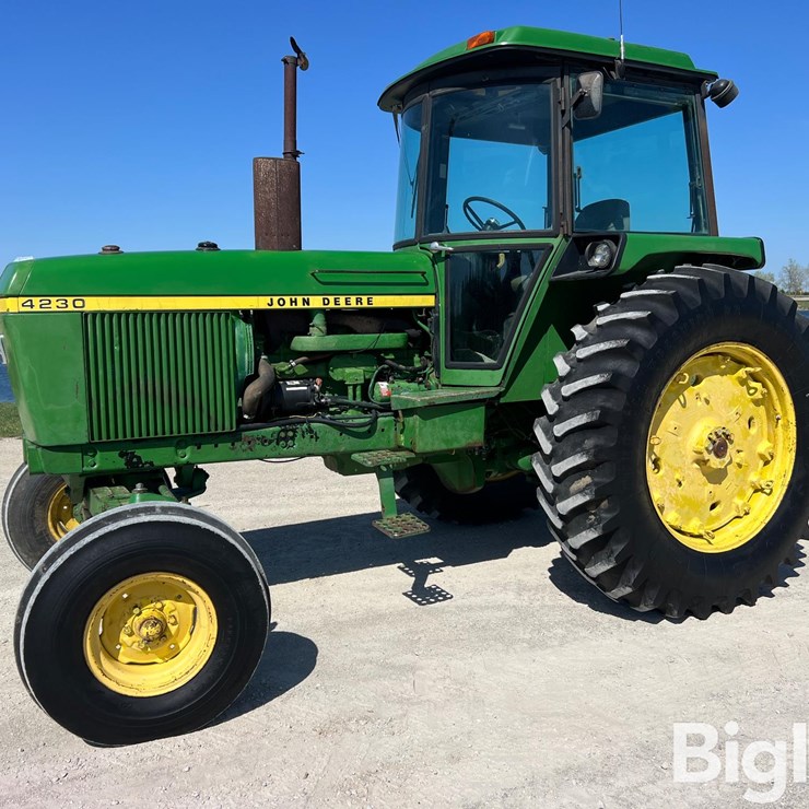 1976 JOHN DEERE 4230