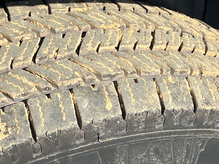 2013-chevrolet-silverado-3500hd-image-10