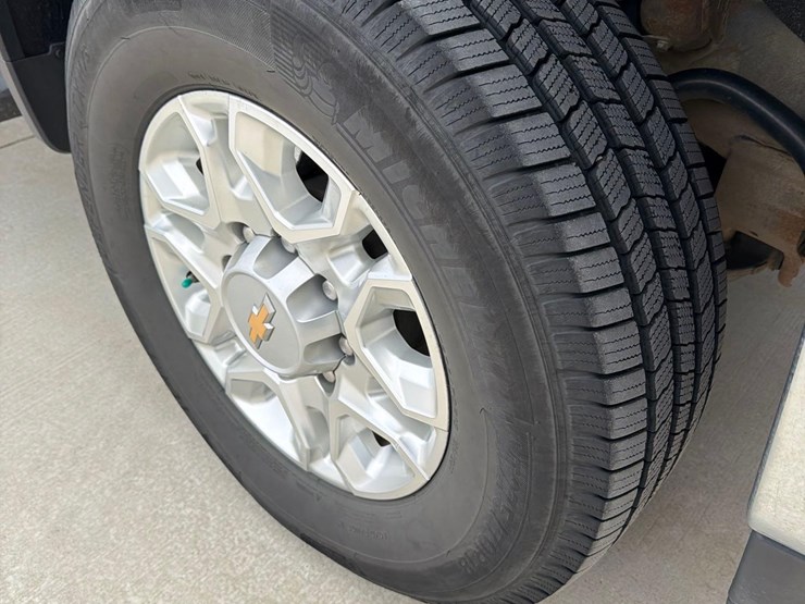 2021-chevrolet-2500hd-image-17