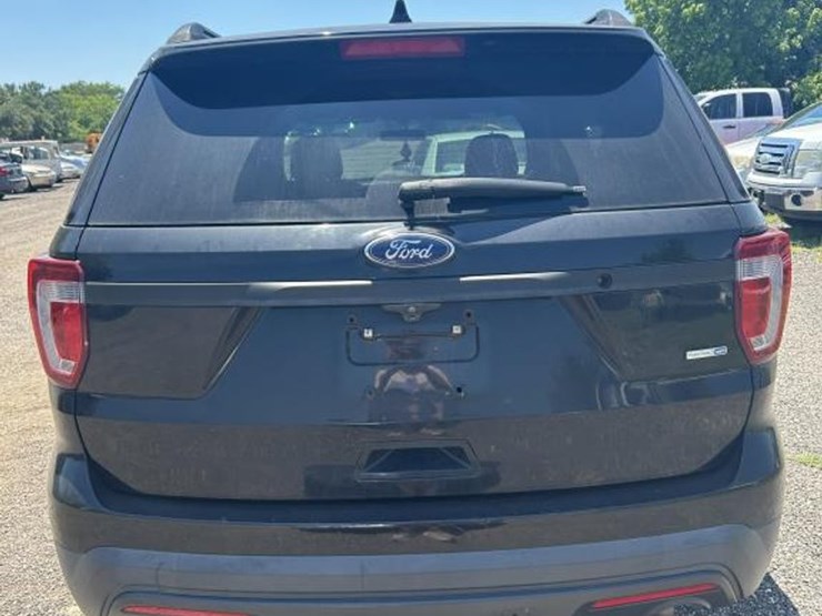 2017-ford-explorer-image-7