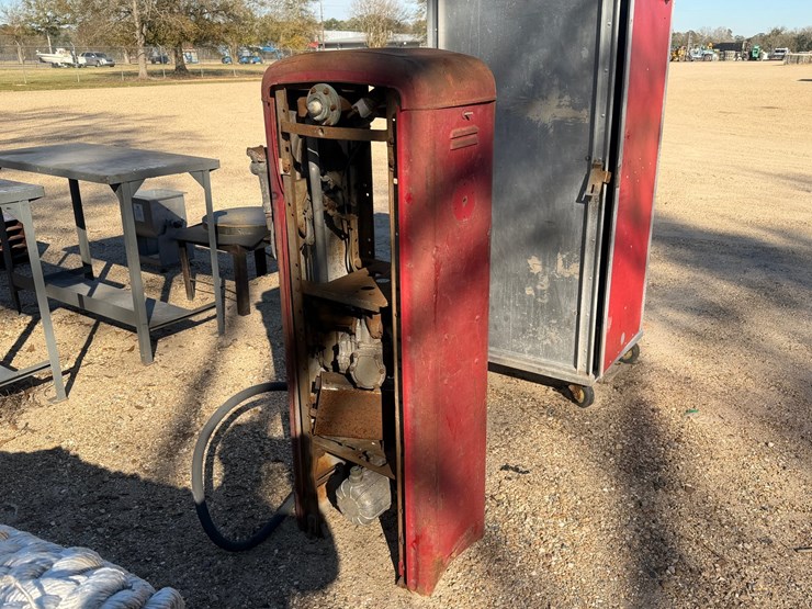 #5100-•-old-gas-pump-image-2