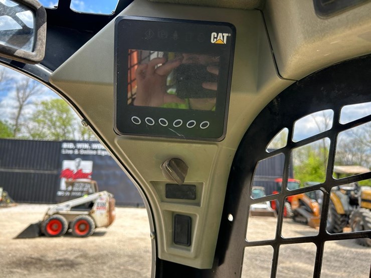 2015-caterpillar-299d-image-22