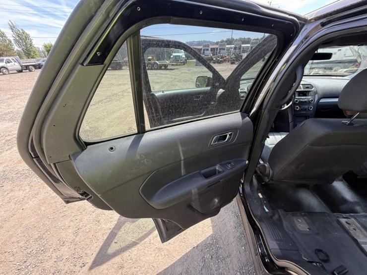 2018-ford-explorer-image-23