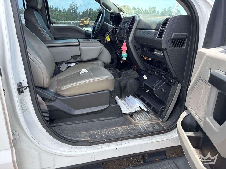2018-ford-f550-image-29