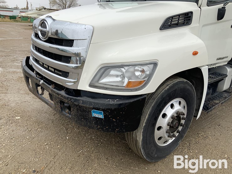 2011-hino-268-image-9