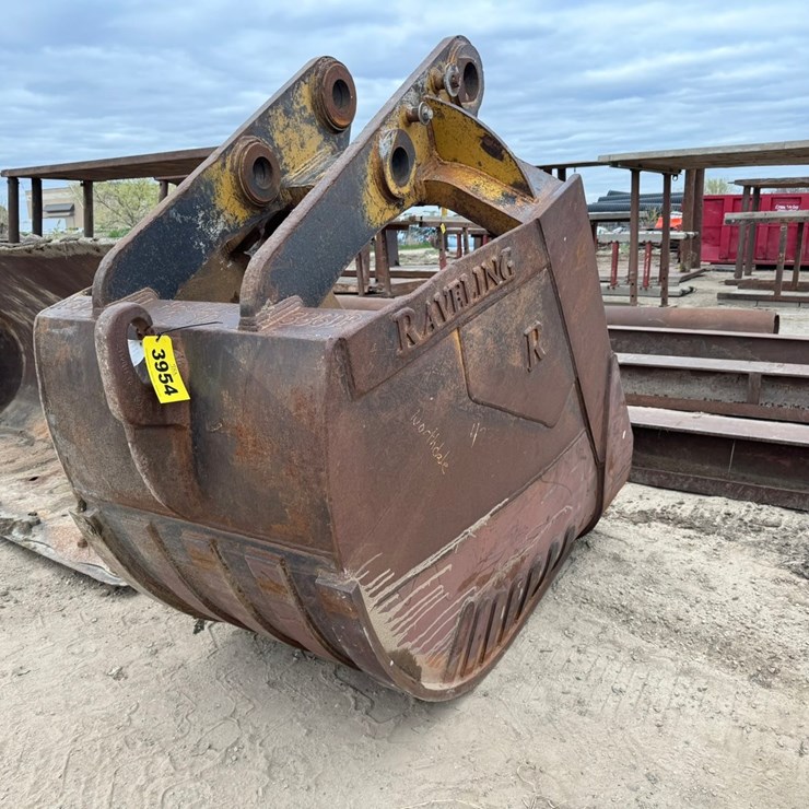 #3954 • Raveling Approx 46" Excavator Bucket