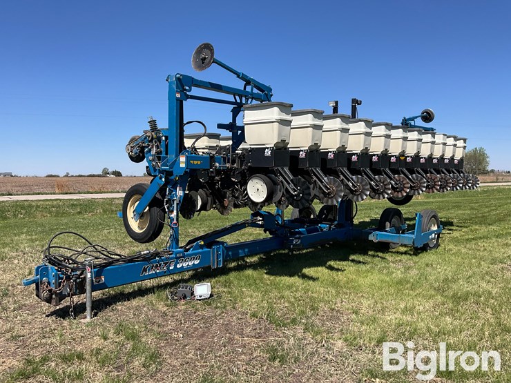 2011-kinze-3600-image-1