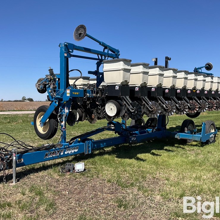 2011 KINZE 3600