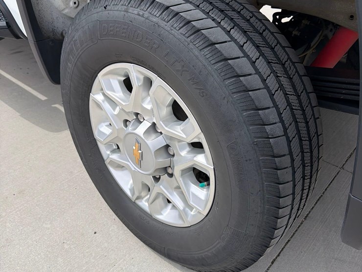 2021-chevrolet-2500hd-image-7