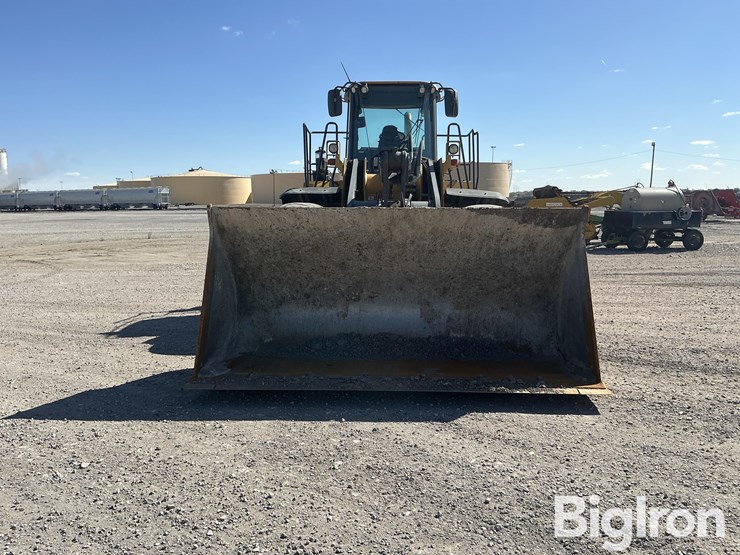 2018-deere-744k-image-2