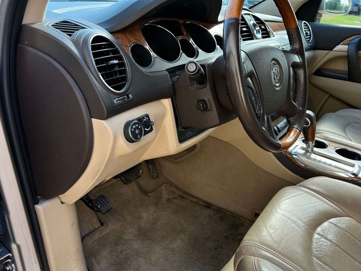 2011-buick-enclave-cxl-image-30