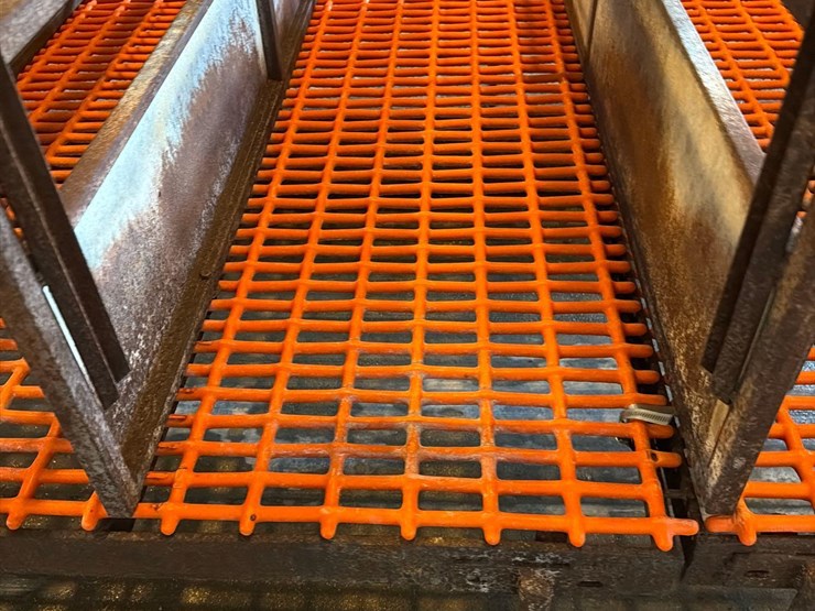 10-sections-of-orange-metal-floor-grates-image-20