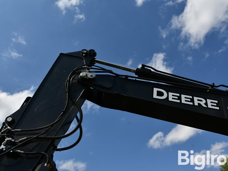 2014-deere-130g-image-15