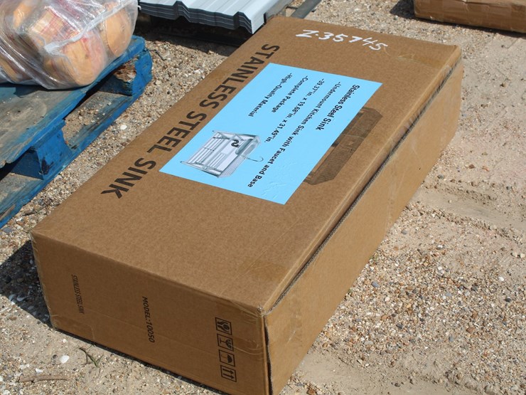 #5158-•-stainless-steel-sink-in-box-image-1