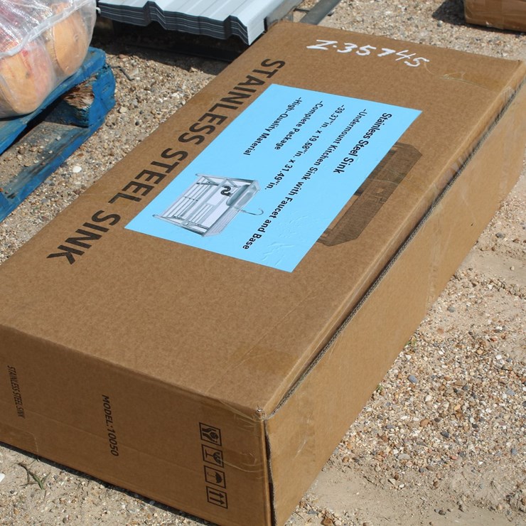 #5158 • STAINLESS STEEL SINK IN BOX
