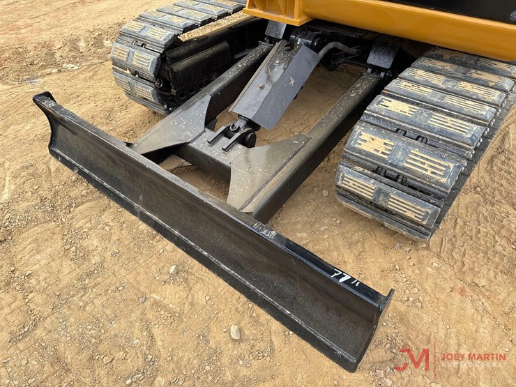 2021-caterpillar-305.5-image-16