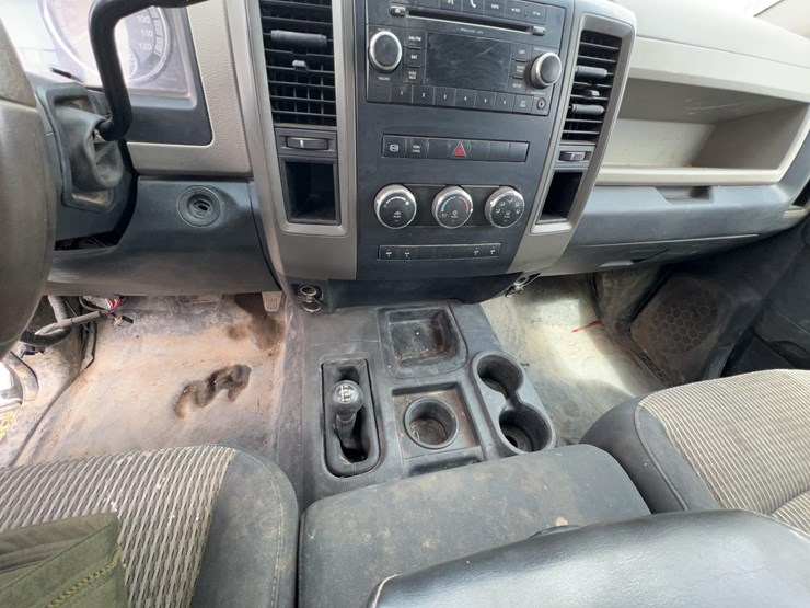 2011-dodge-3500-image-15