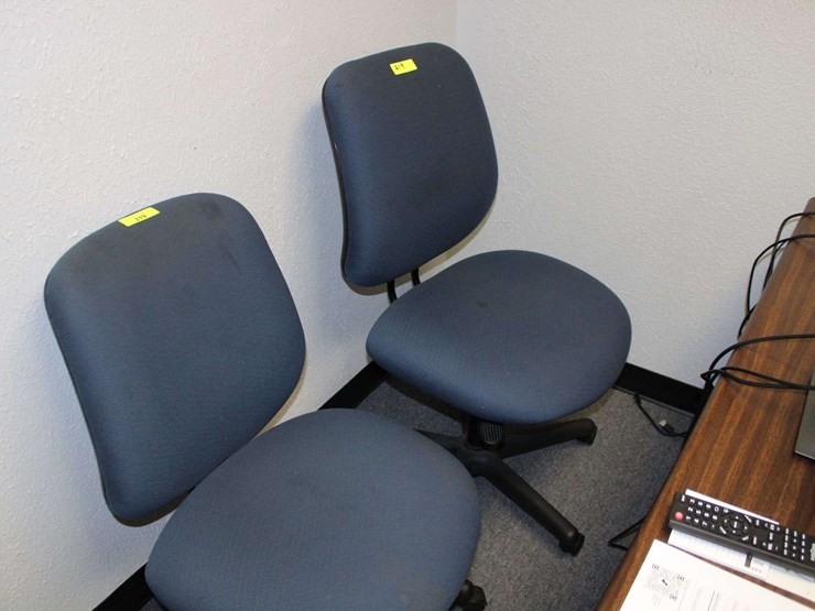 blue-fabric-office-chairs-with-casters-image-1