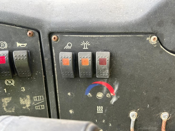 caterpillar-tl943-image-19