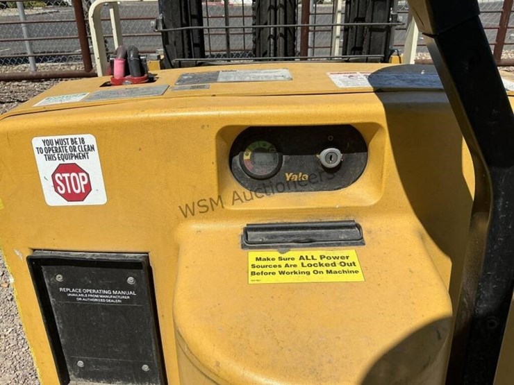 yale-3,800lbs-capacity-electric-order-picker-image-5