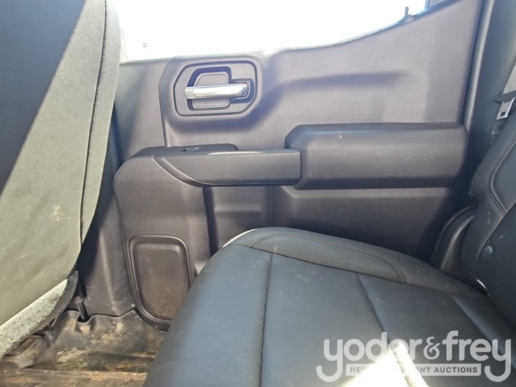 2022-chevrolet-1500-image-32