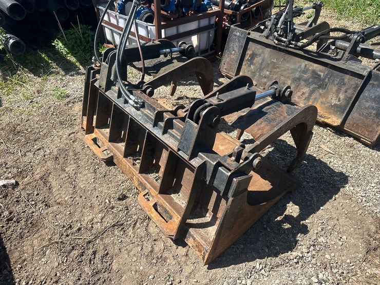#3906-•-approx-60"-skid-steer-grapple-bucket-image-2