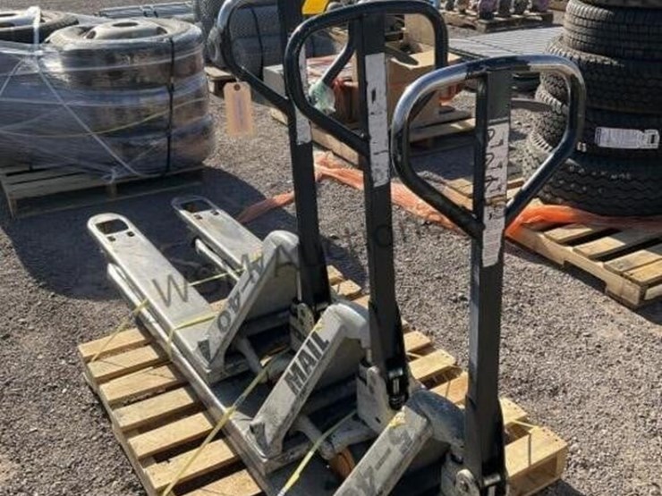 (3)-crown-pallet-jacks-image-2