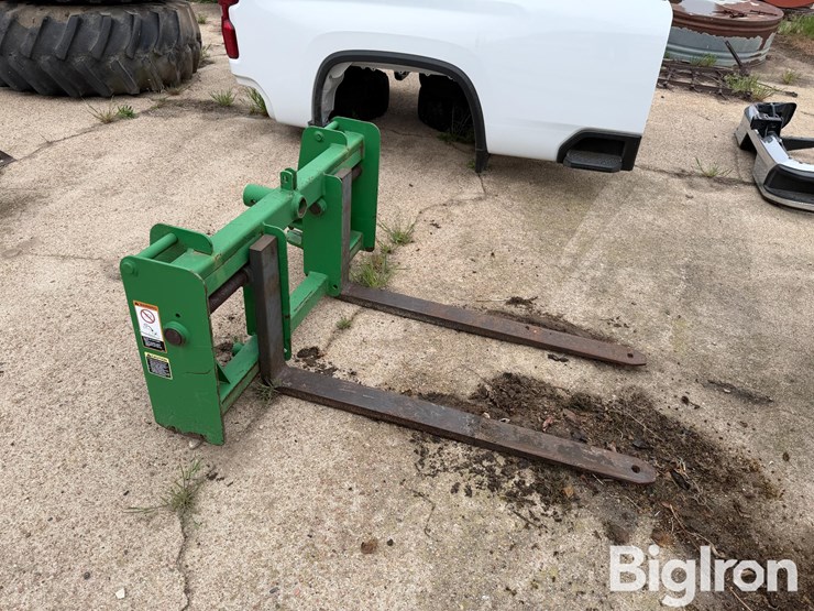 john-deere-pallet-forks-image-3