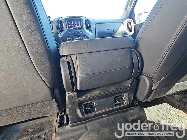 2022-chevrolet-1500-image-31