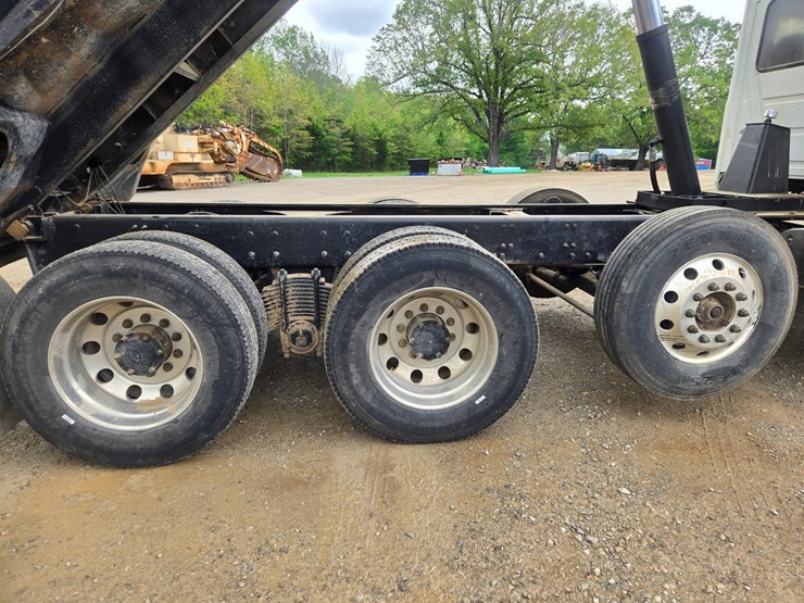#24295-•-2011-mack-gu713-dump-truck-image-97
