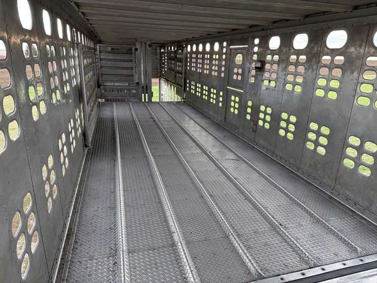 2008-wilson-livestock-trailer-image-66