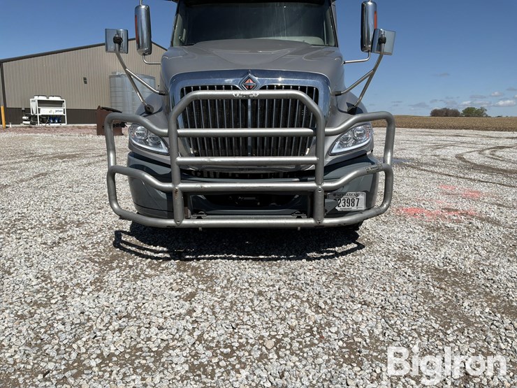 2016-international-prostar-image-9