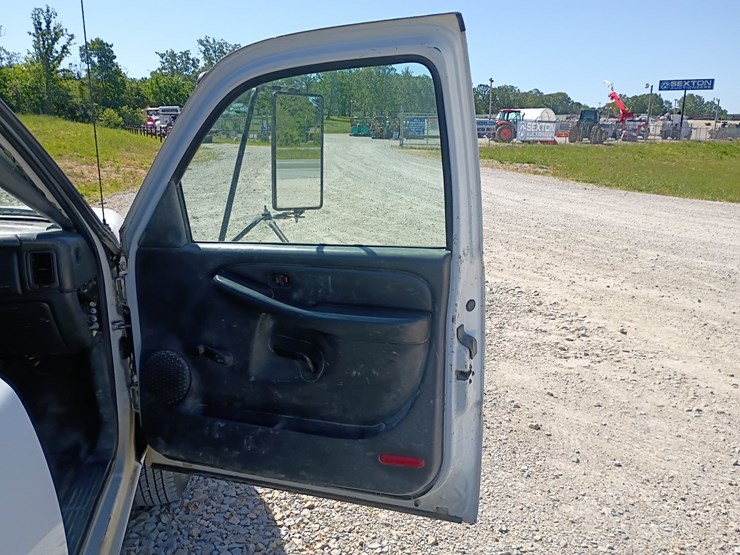 #24570-•-2001-chevrolet-silverado-pickup-truck-image-34