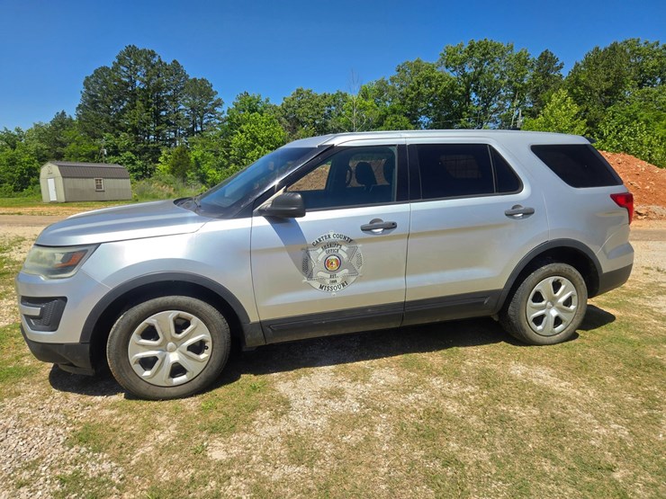 2016-ford-explorer-image-4