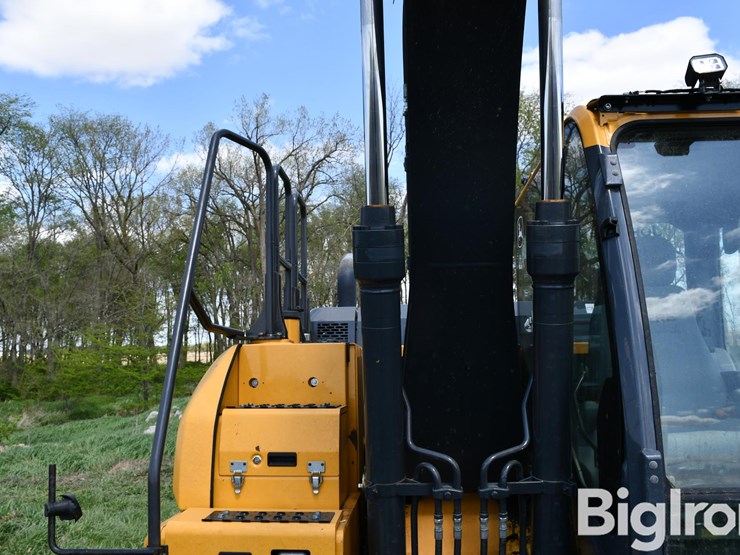 2014-deere-130g-image-20