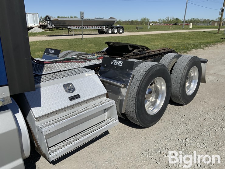 2015-kenworth-t660-image-12