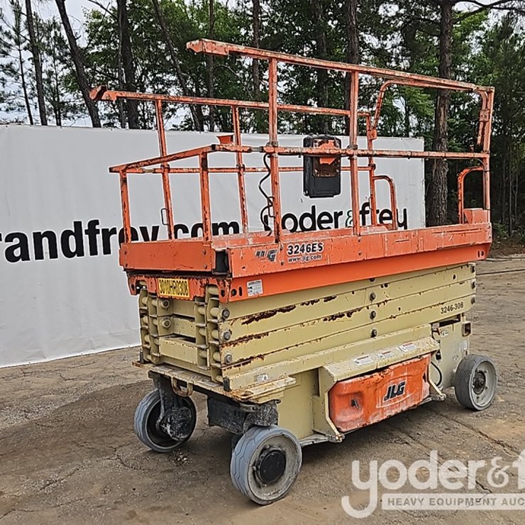 2016 JLG 3246ES