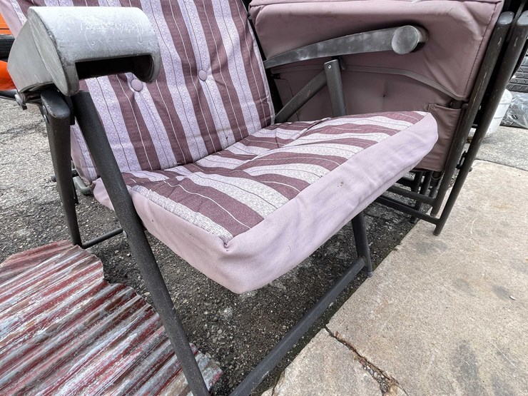 #9081-•-(4)-patio-chairs-(o3)-image-3
